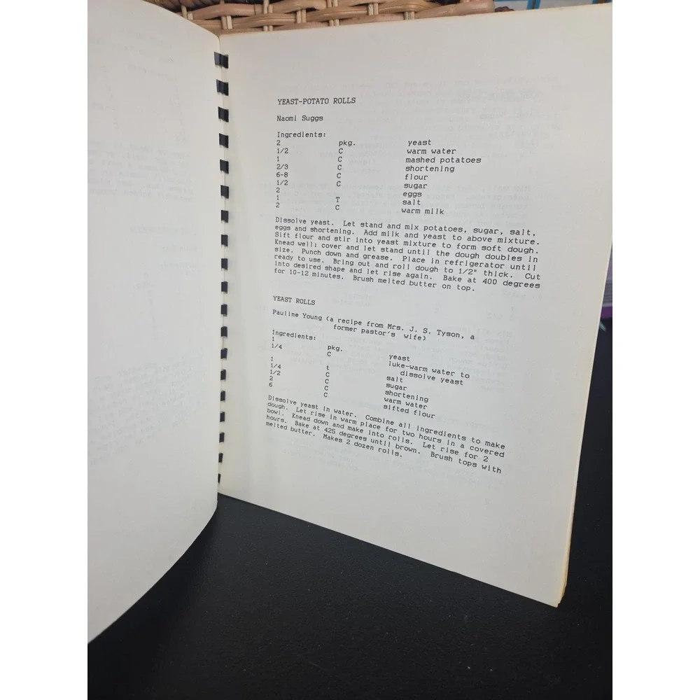 The Carolina‎ Memorial Baptist Church Cook Book Thomasville, NC Acteens 1988
